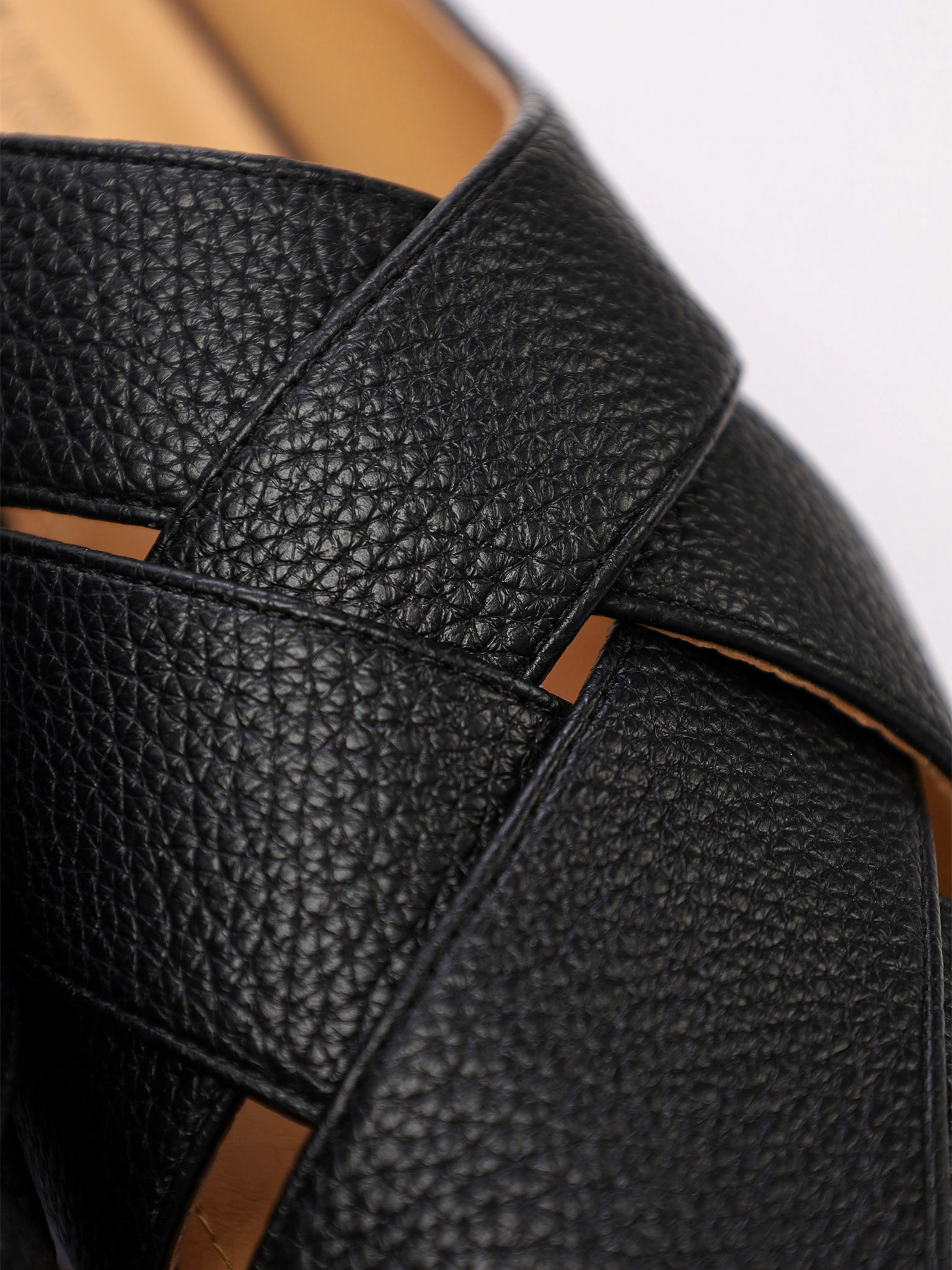 Сабо черного цвета на венском каблуке